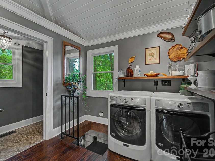 75 Mountain View Road, Sylva, NC 28779.  MLS# CAR4377022, YatesRealty ID 35873. 