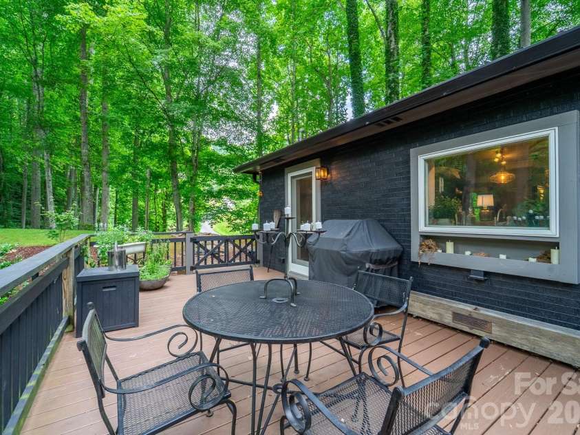 75 Mountain View Road, Sylva, NC 28779.  MLS# CAR4377022, YatesRealty ID 35873. 