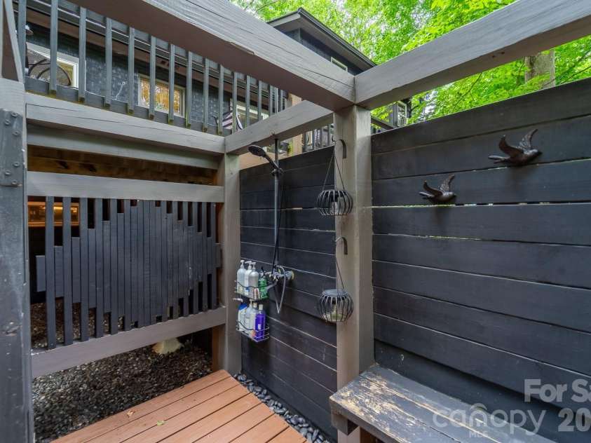 75 Mountain View Road, Sylva, NC 28779.  MLS# CAR4377022, YatesRealty ID 35873. 