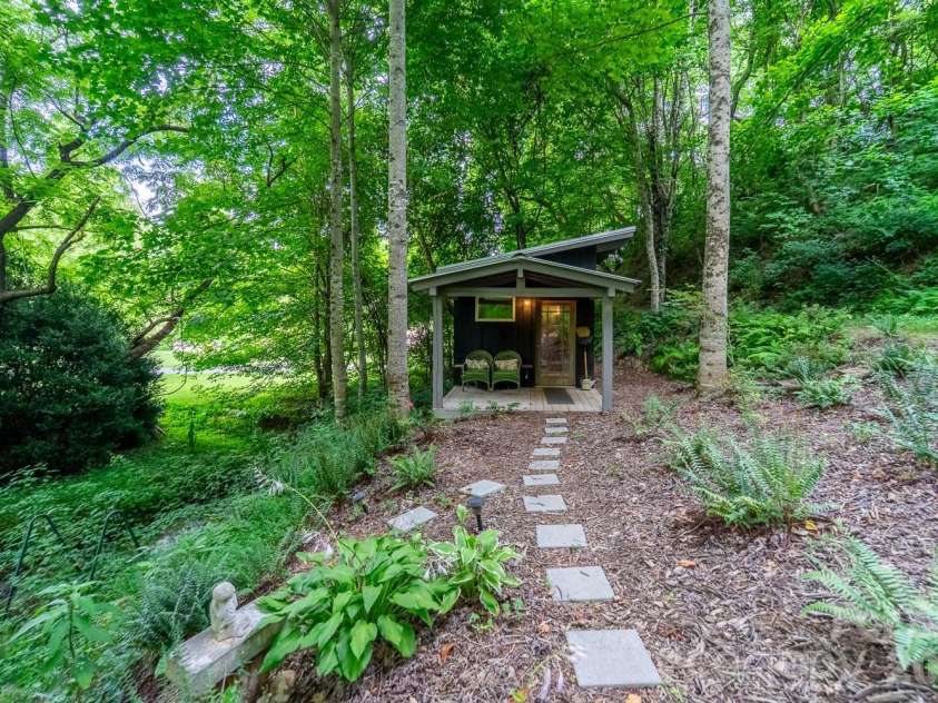 75 Mountain View Road, Sylva, NC 28779.  MLS# CAR4377022, YatesRealty ID 35873. 
