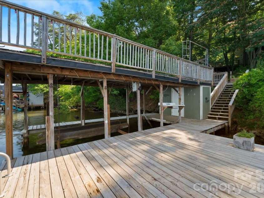 263 Lakewood Circle, Troy, NC 27371.  MLS# CAR4392482, YatesRealty ID 35874. 