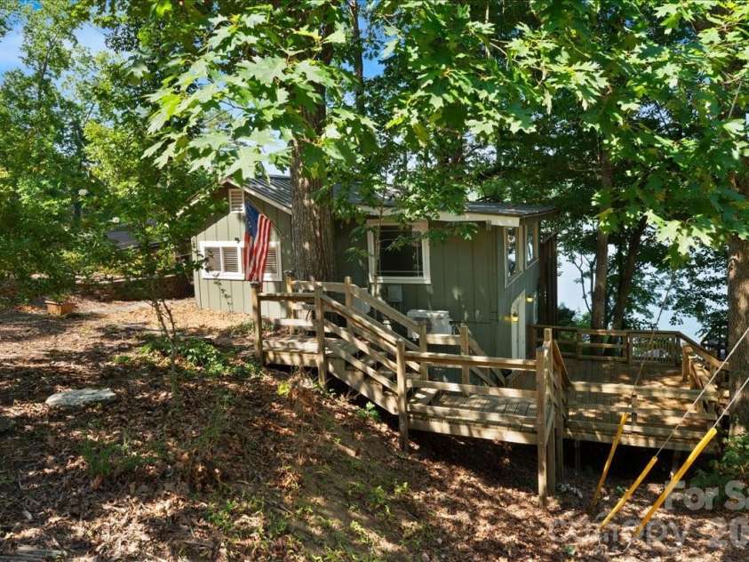 263 Lakewood Circle, Troy, NC 27371.  MLS# CAR4392482, YatesRealty ID 35874. 
