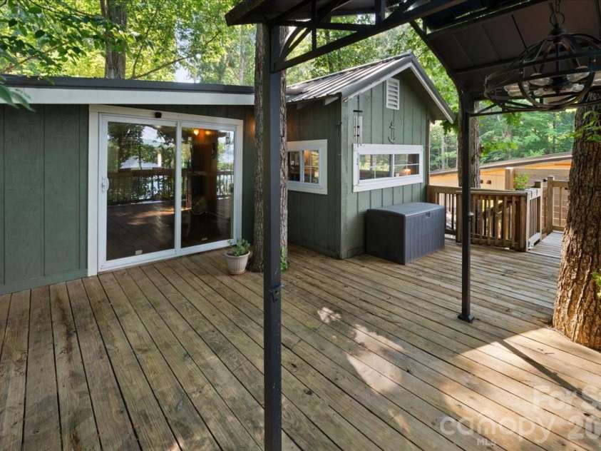 263 Lakewood Circle, Troy, NC 27371.  MLS# CAR4392482, YatesRealty ID 35874. 