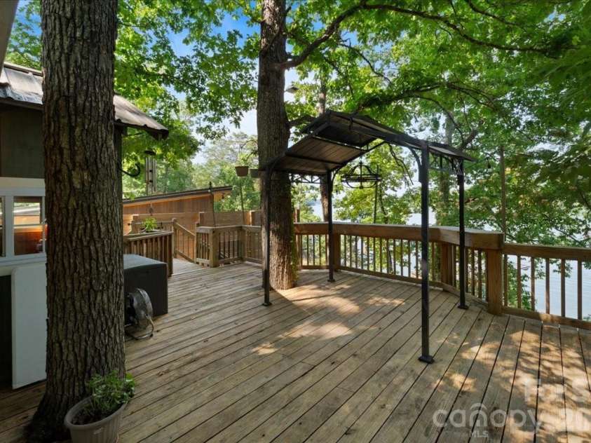 263 Lakewood Circle, Troy, NC 27371.  MLS# CAR4392482, YatesRealty ID 35874. 