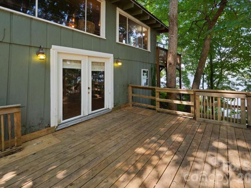 263 Lakewood Circle, Troy, NC 27371.  MLS# CAR4392482, YatesRealty ID 35874. 