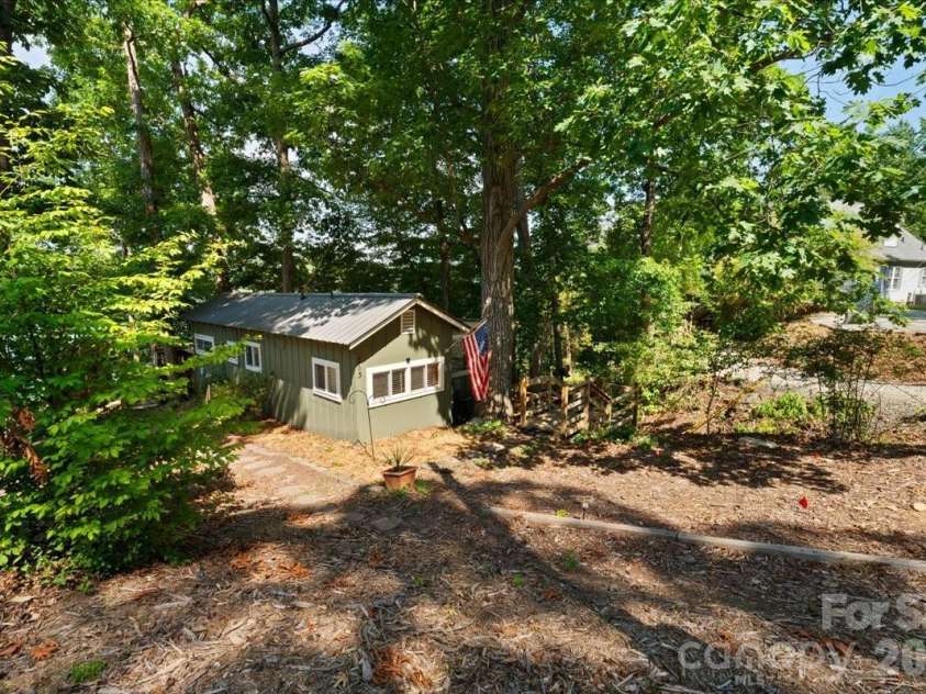 263 Lakewood Circle, Troy, NC 27371.  MLS# CAR4392482, YatesRealty ID 35874. 