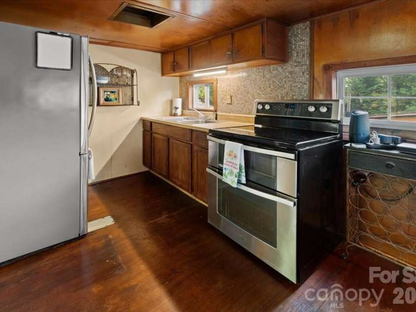 263 Lakewood Circle, Troy, NC 27371.  MLS# CAR4392482, YatesRealty ID 35874. 