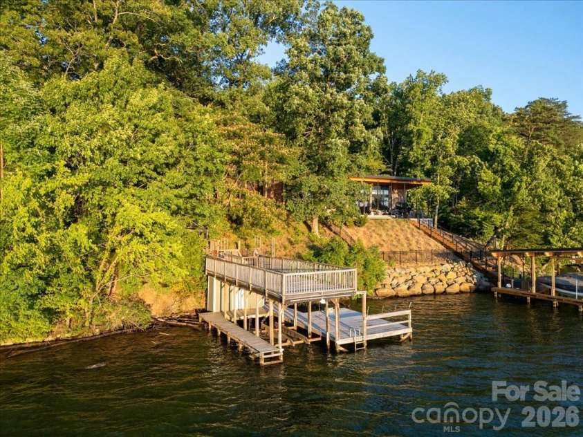263 Lakewood Circle, Troy, NC 27371.  MLS# CAR4392482, YatesRealty ID 35874. 