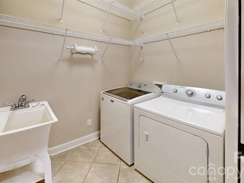 8909 Sweet Cherry Lane, Denver, NC 28037.  MLS# CAR4398284, YatesRealty ID 35875. Garage Defurnished