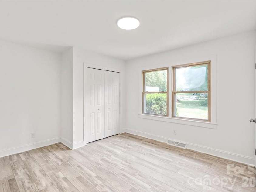 1614 Kenmore Drive, Statesville, NC 28625.  MLS# CAR4387432, YatesRealty ID 35877. 