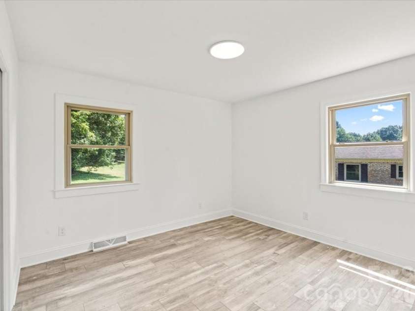 1614 Kenmore Drive, Statesville, NC 28625.  MLS# CAR4387432, YatesRealty ID 35877. 