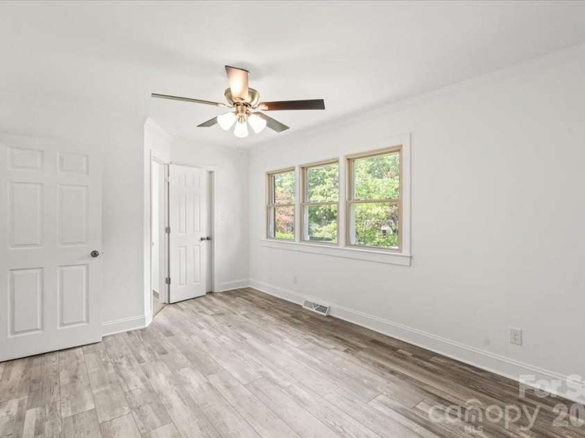 1614 Kenmore Drive, Statesville, NC 28625.  MLS# CAR4387432, YatesRealty ID 35877. 