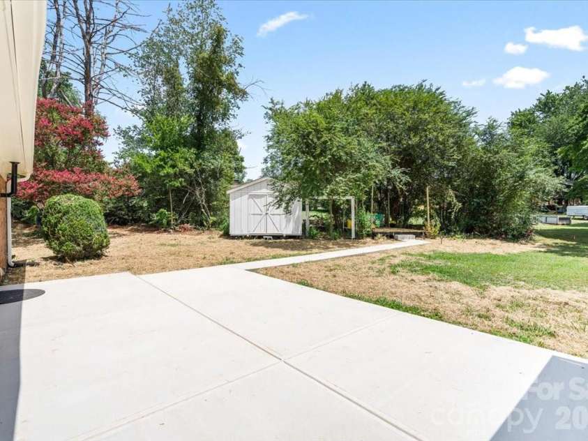 1614 Kenmore Drive, Statesville, NC 28625.  MLS# CAR4387432, YatesRealty ID 35877. 