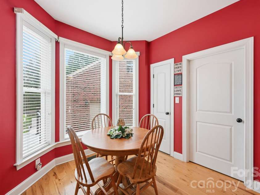 132 Monarch Lane, Mooresville, NC 28115.  MLS# CAR4391250, YatesRealty ID 35878. Breakfast Nook