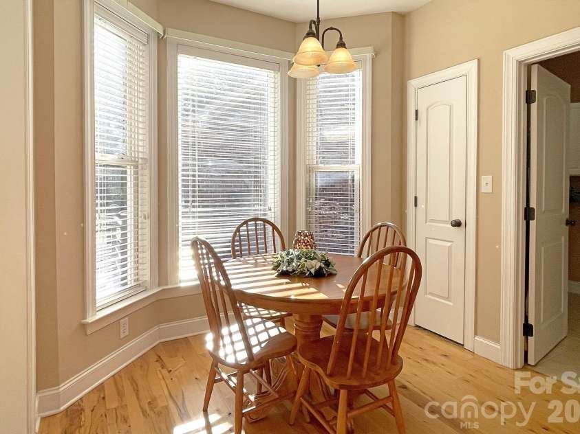 132 Monarch Lane, Mooresville, NC 28115.  MLS# CAR4391250, YatesRealty ID 35878. Breakfast Nook