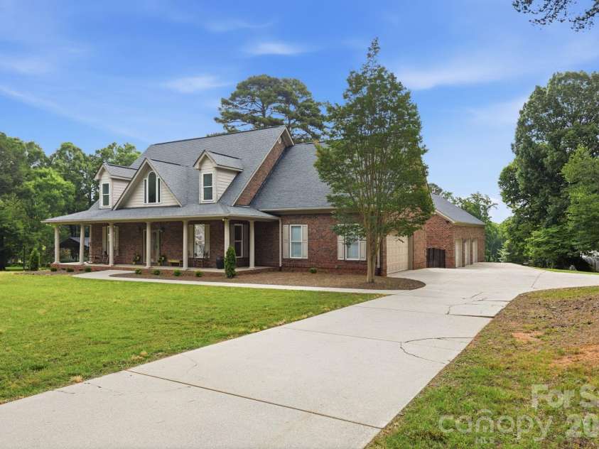 132 Monarch Lane, Mooresville, NC 28115.  MLS# CAR4391250, YatesRealty ID 35878. Great Curb Appeal
