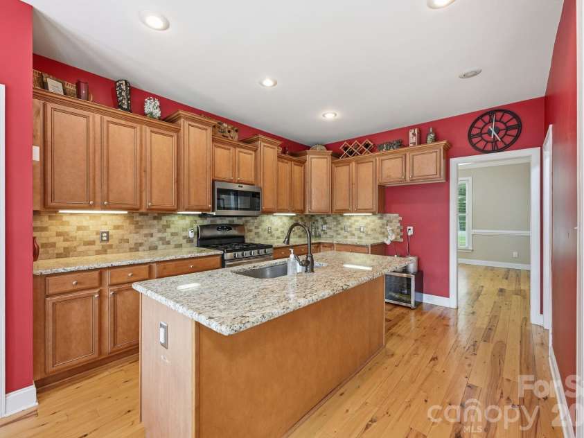 132 Monarch Lane, Mooresville, NC 28115.  MLS# CAR4391250, YatesRealty ID 35878. Kitchen Island
