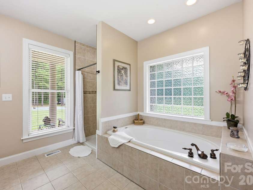 132 Monarch Lane, Mooresville, NC 28115.  MLS# CAR4391250, YatesRealty ID 35878. Primary Bath