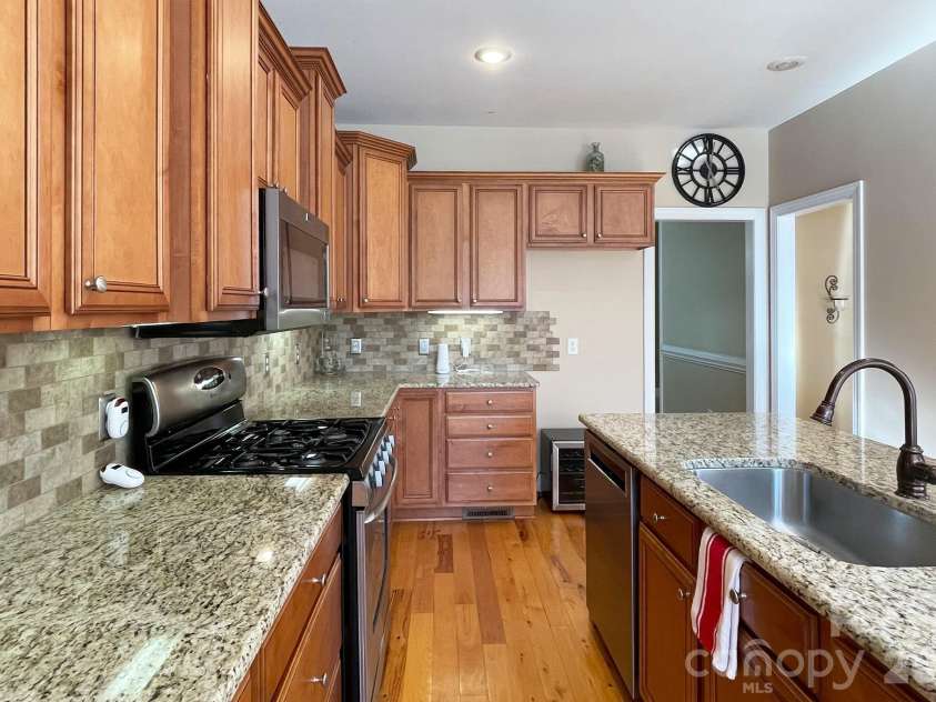132 Monarch Lane, Mooresville, NC 28115.  MLS# CAR4391250, YatesRealty ID 35878. Stainless Appliances