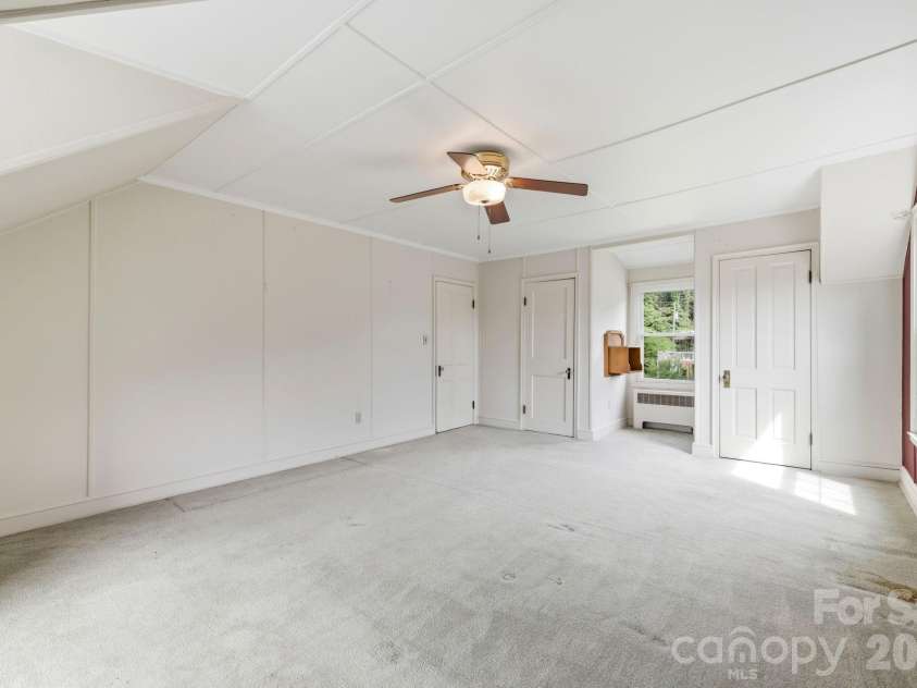783 Skyland Drive, Sylva, NC 28779.  MLS# CAR4401871, YatesRealty ID 35879. 