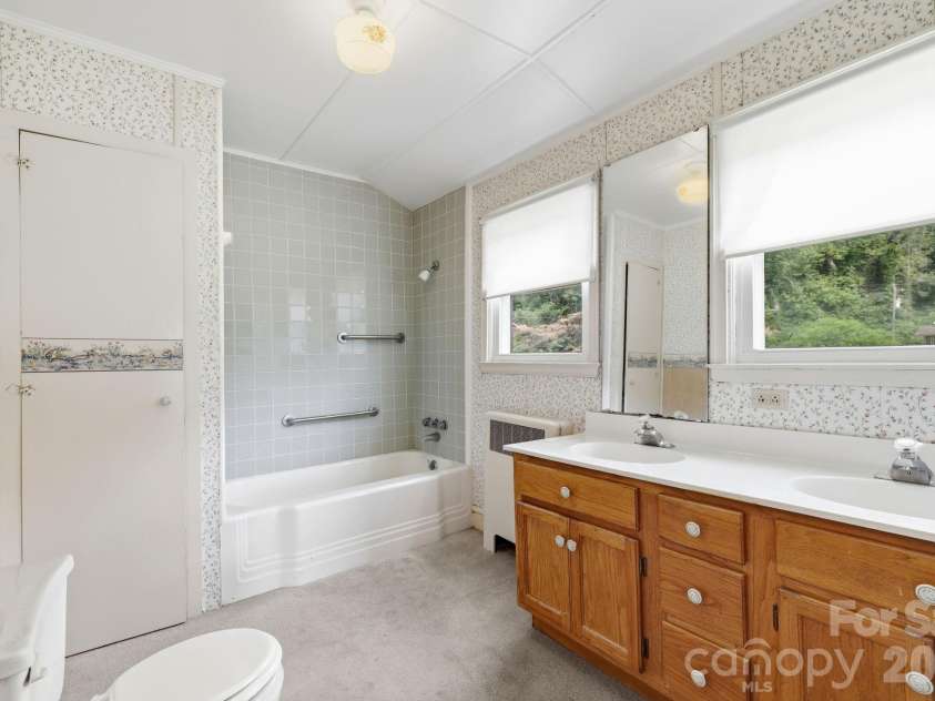 783 Skyland Drive, Sylva, NC 28779.  MLS# CAR4401871, YatesRealty ID 35879. 