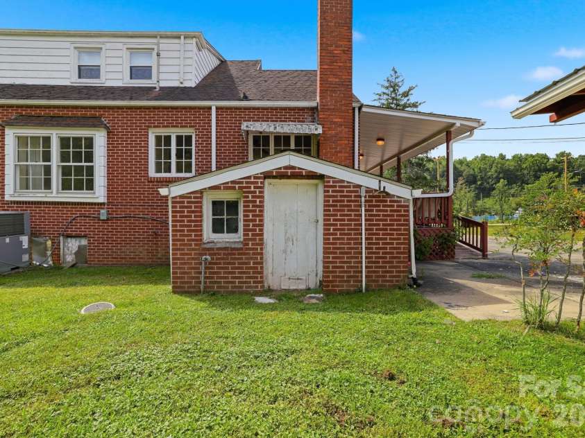 783 Skyland Drive, Sylva, NC 28779.  MLS# CAR4401871, YatesRealty ID 35879. 