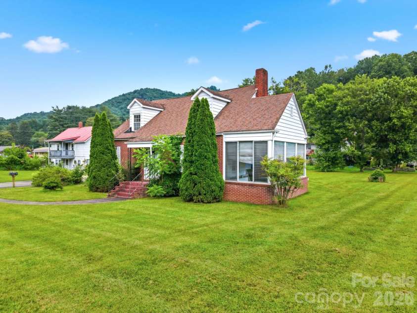 783 Skyland Drive, Sylva, NC 28779.  MLS# CAR4401871, YatesRealty ID 35879. 
