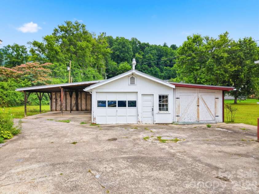 783 Skyland Drive, Sylva, NC 28779.  MLS# CAR4401871, YatesRealty ID 35879. 
