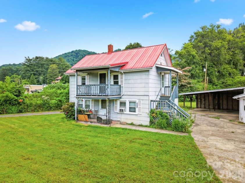783 Skyland Drive, Sylva, NC 28779.  MLS# CAR4401871, YatesRealty ID 35879. 