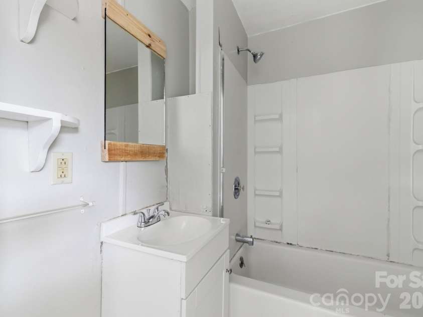 783 Skyland Drive, Sylva, NC 28779.  MLS# CAR4401871, YatesRealty ID 35879. 