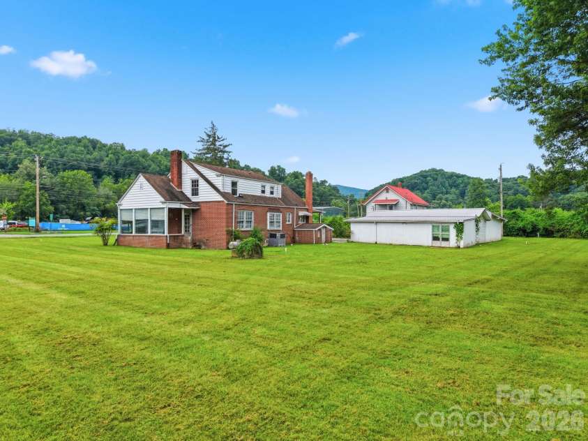 783 Skyland Drive, Sylva, NC 28779.  MLS# CAR4401871, YatesRealty ID 35879. 