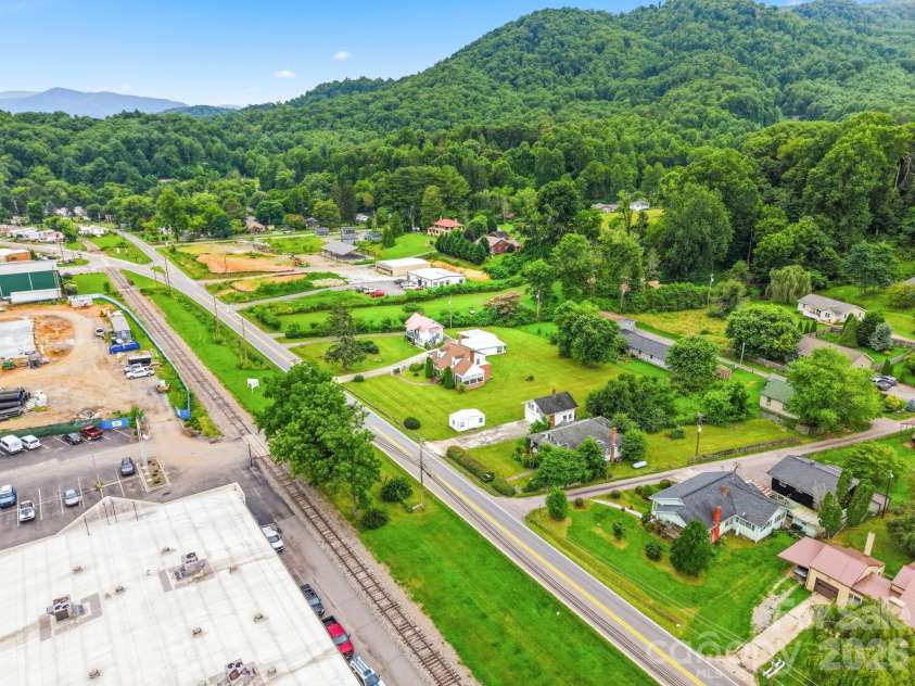 783 Skyland Drive, Sylva, NC 28779.  MLS# CAR4401871, YatesRealty ID 35879. 