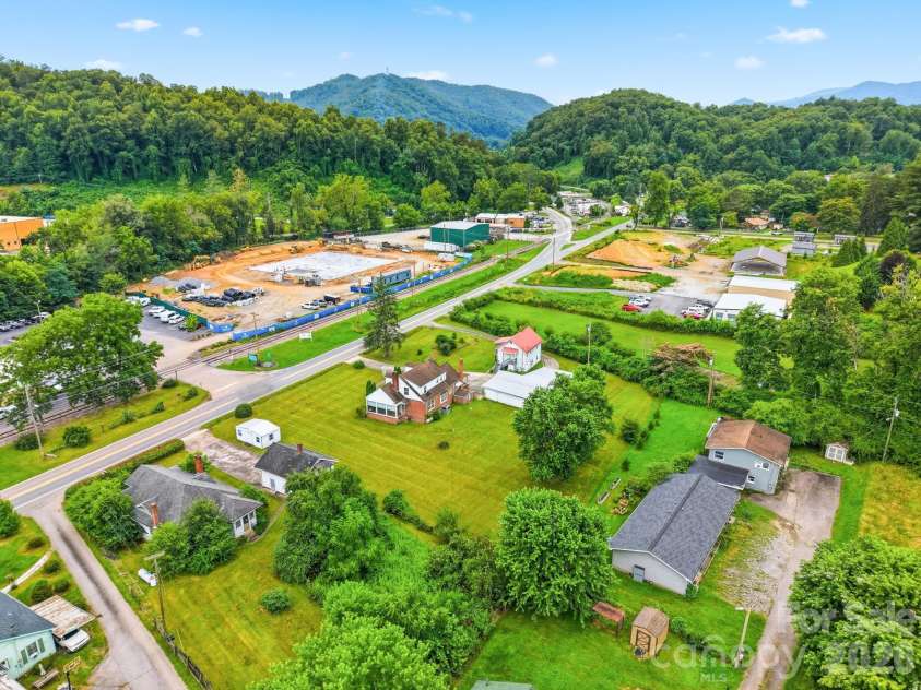 783 Skyland Drive, Sylva, NC 28779.  MLS# CAR4401871, YatesRealty ID 35879. 