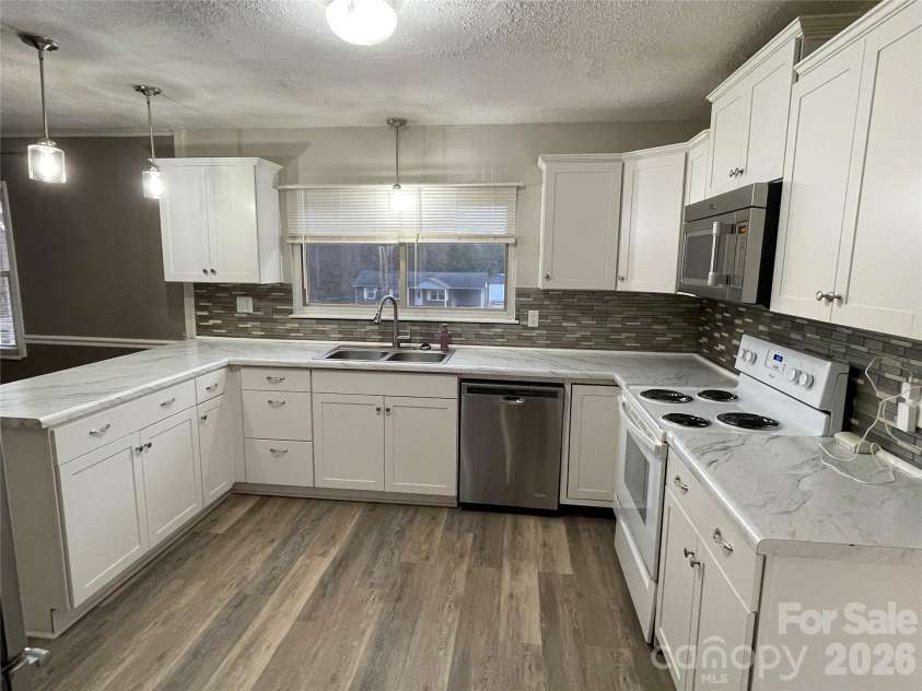 121 Randolph Road, Dallas, NC 28034.  MLS# CAR4345141, YatesRealty ID 3588. 