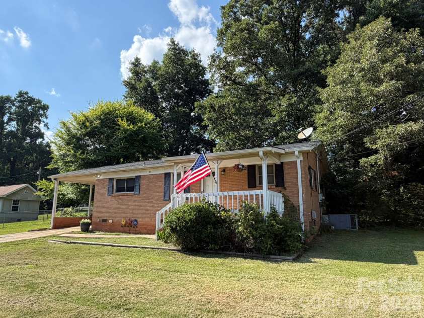 121 Randolph Road, Dallas, NC 28034.  MLS# CAR4345141, YatesRealty ID 3588. 