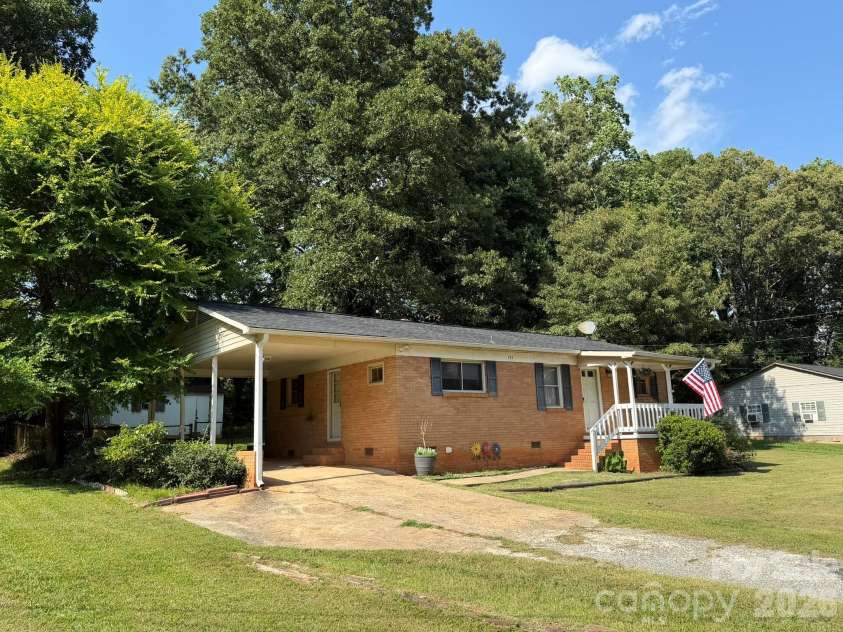 121 Randolph Road, Dallas, NC 28034.  MLS# CAR4345141, YatesRealty ID 3588. 