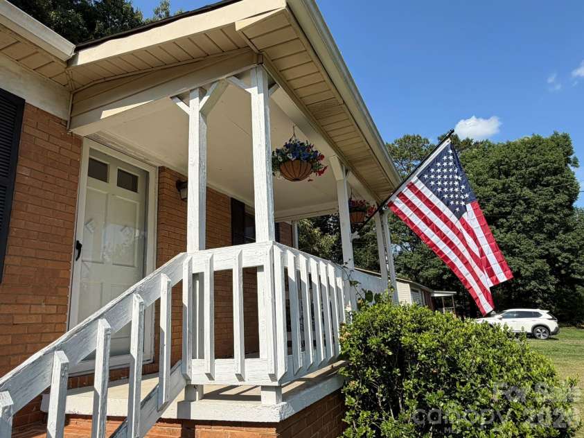 121 Randolph Road, Dallas, NC 28034.  MLS# CAR4345141, YatesRealty ID 3588. 