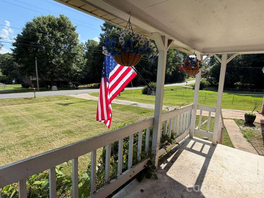 121 Randolph Road, Dallas, NC 28034.  MLS# CAR4345141, YatesRealty ID 3588. 
