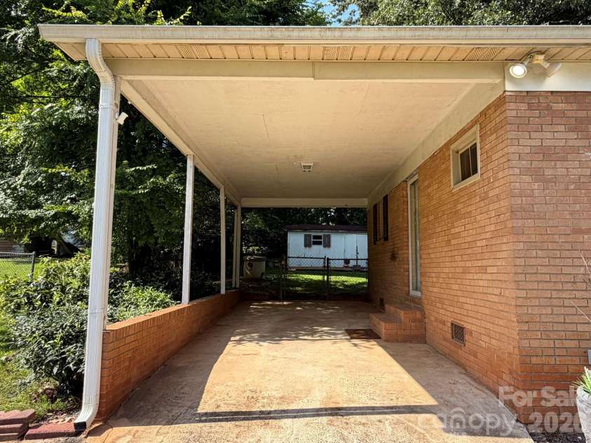 121 Randolph Road, Dallas, NC 28034.  MLS# CAR4345141, YatesRealty ID 3588. 