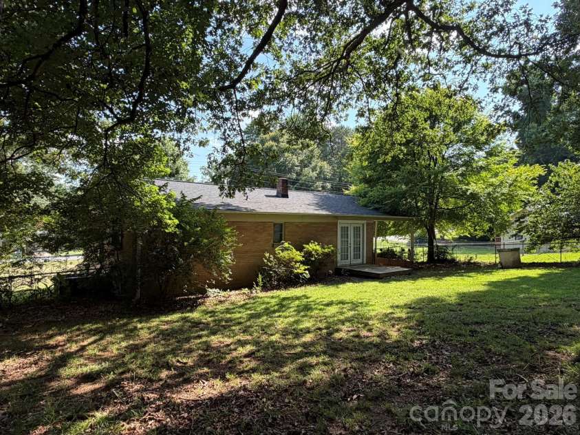 121 Randolph Road, Dallas, NC 28034.  MLS# CAR4345141, YatesRealty ID 3588. 