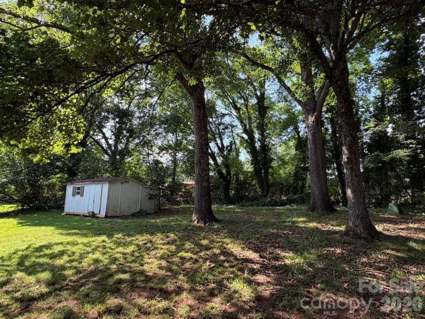 121 Randolph Road, Dallas, NC 28034.  MLS# CAR4345141, YatesRealty ID 3588. 