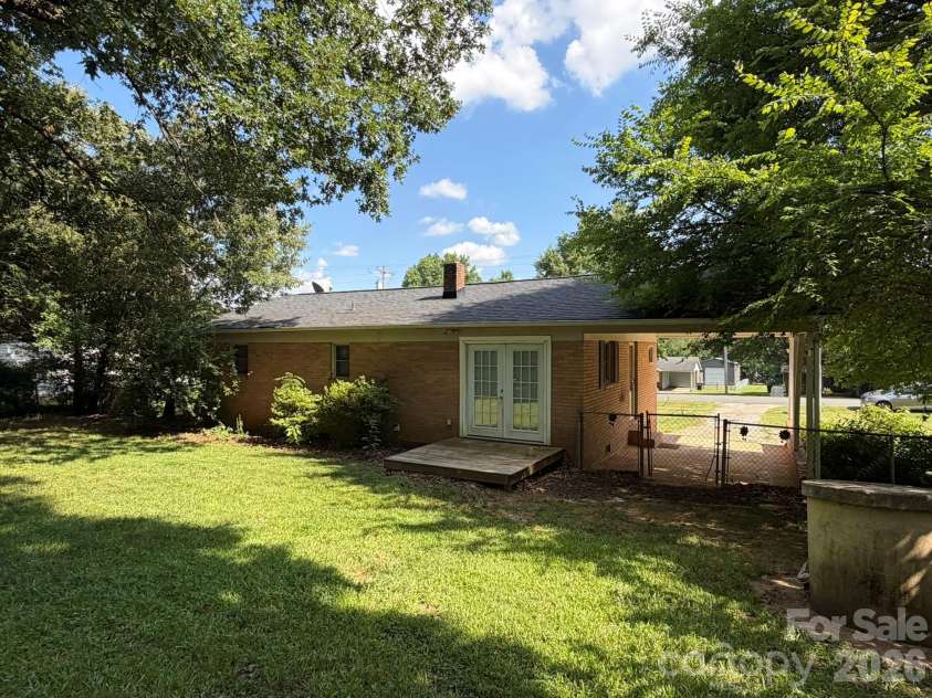 121 Randolph Road, Dallas, NC 28034.  MLS# CAR4345141, YatesRealty ID 3588. 