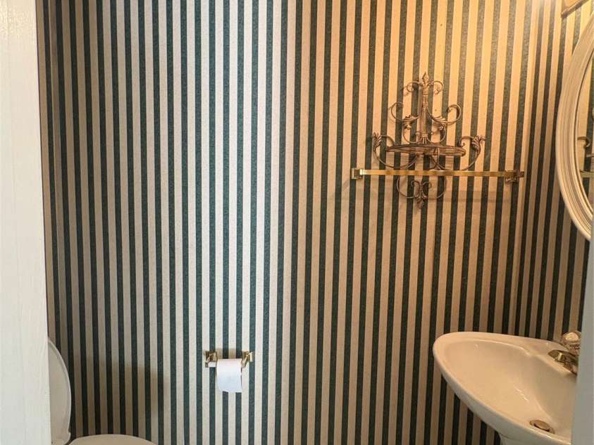 5828 Swanston Drive, Charlotte, NC 28269.  MLS# CAR4333128, YatesRealty ID 3588. Downstairs Half Bath