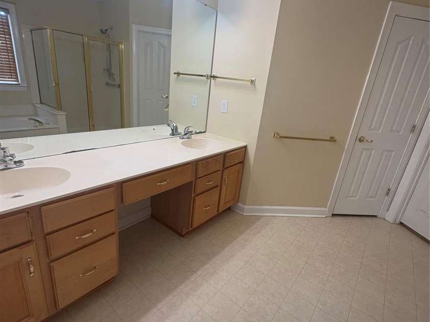 5828 Swanston Drive, Charlotte, NC 28269.  MLS# CAR4333128, YatesRealty ID 3588. Downstairs Master Bathroom