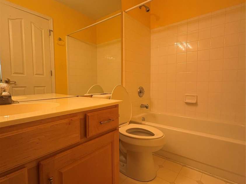 5828 Swanston Drive, Charlotte, NC 28269.  MLS# CAR4333128, YatesRealty ID 3588. Upstairs Full Bath