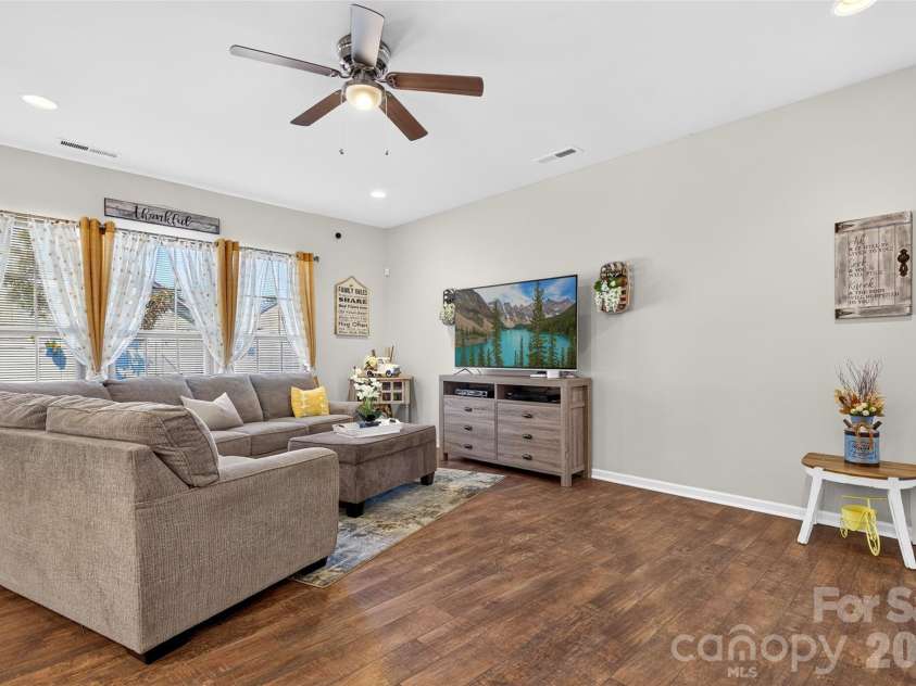 6007 Cadence Lane, Fort Mill, SC 29707.  MLS# CAR4401091, YatesRealty ID 35880. 