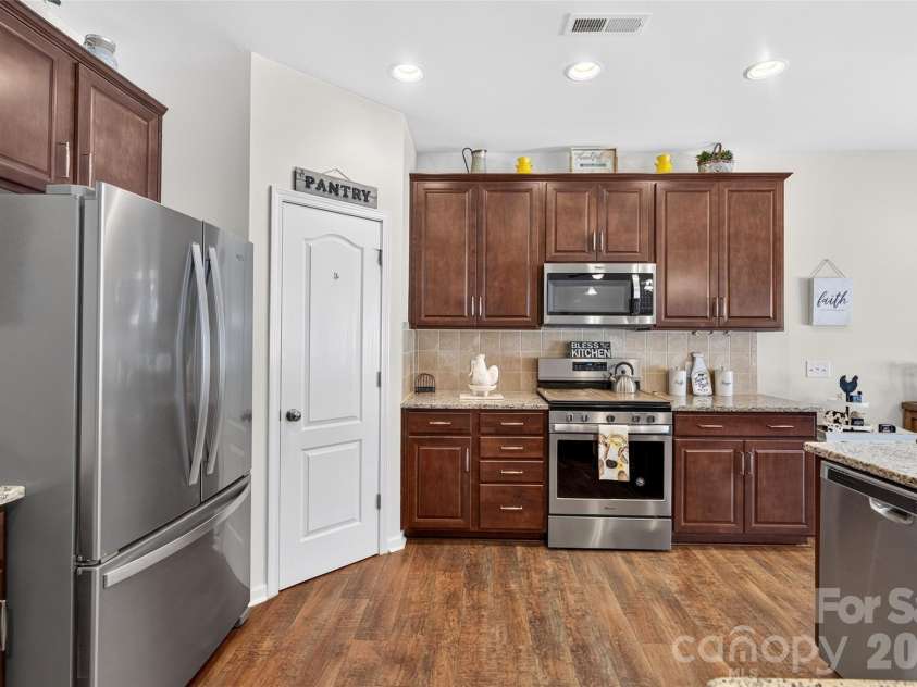 6007 Cadence Lane, Fort Mill, SC 29707.  MLS# CAR4401091, YatesRealty ID 35880. 
