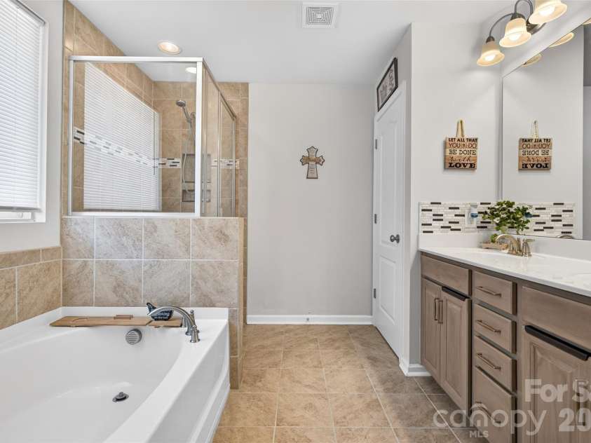 6007 Cadence Lane, Fort Mill, SC 29707.  MLS# CAR4401091, YatesRealty ID 35880. 