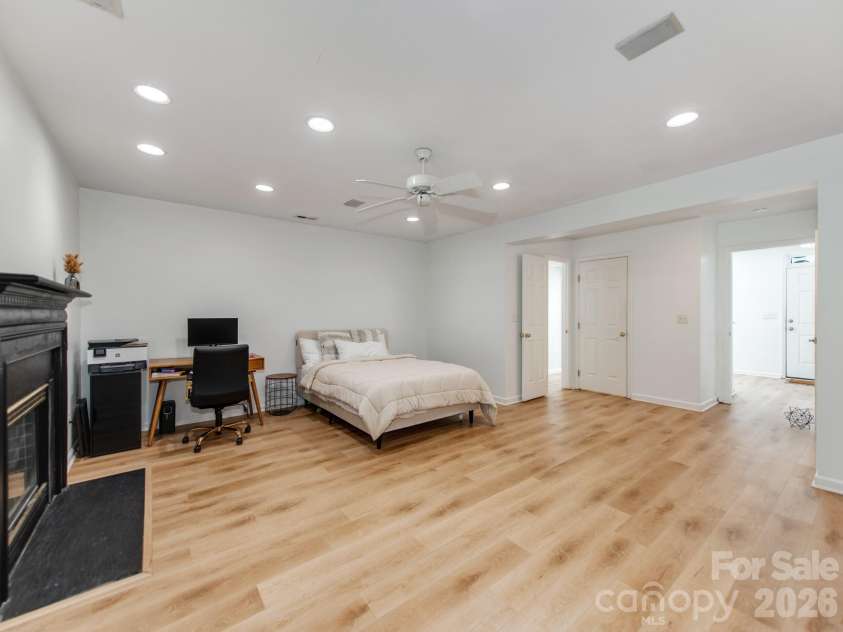 12117 Harrison Steel Drive, Charlotte, NC 28277.  MLS# CAR4397900, YatesRealty ID 35882. Entry level bedroom with full bathroom