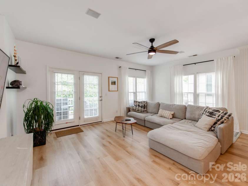 12117 Harrison Steel Drive, Charlotte, NC 28277.  MLS# CAR4397900, YatesRealty ID 35882. Living Room